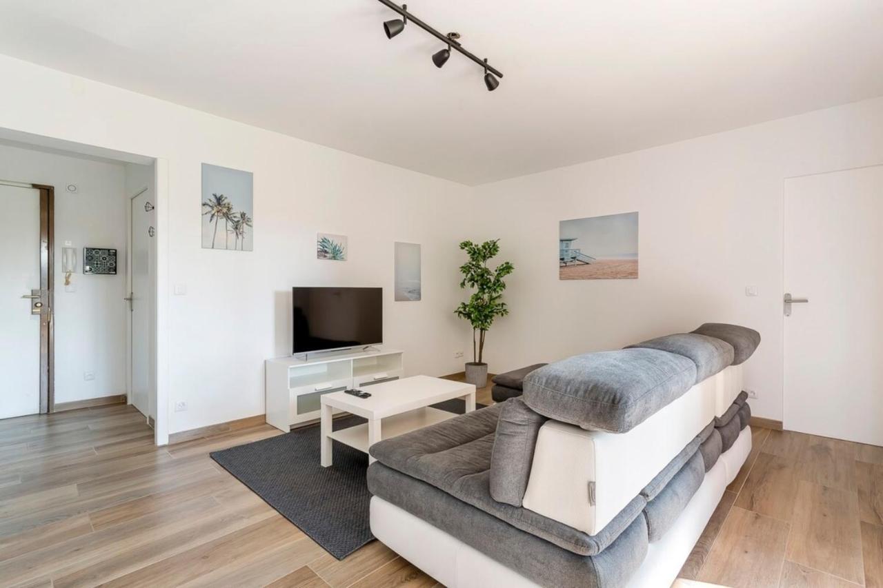 Suite Granges En Rez-De-Jardin Pour 4 Voyageurs Lyon Exterior photo
