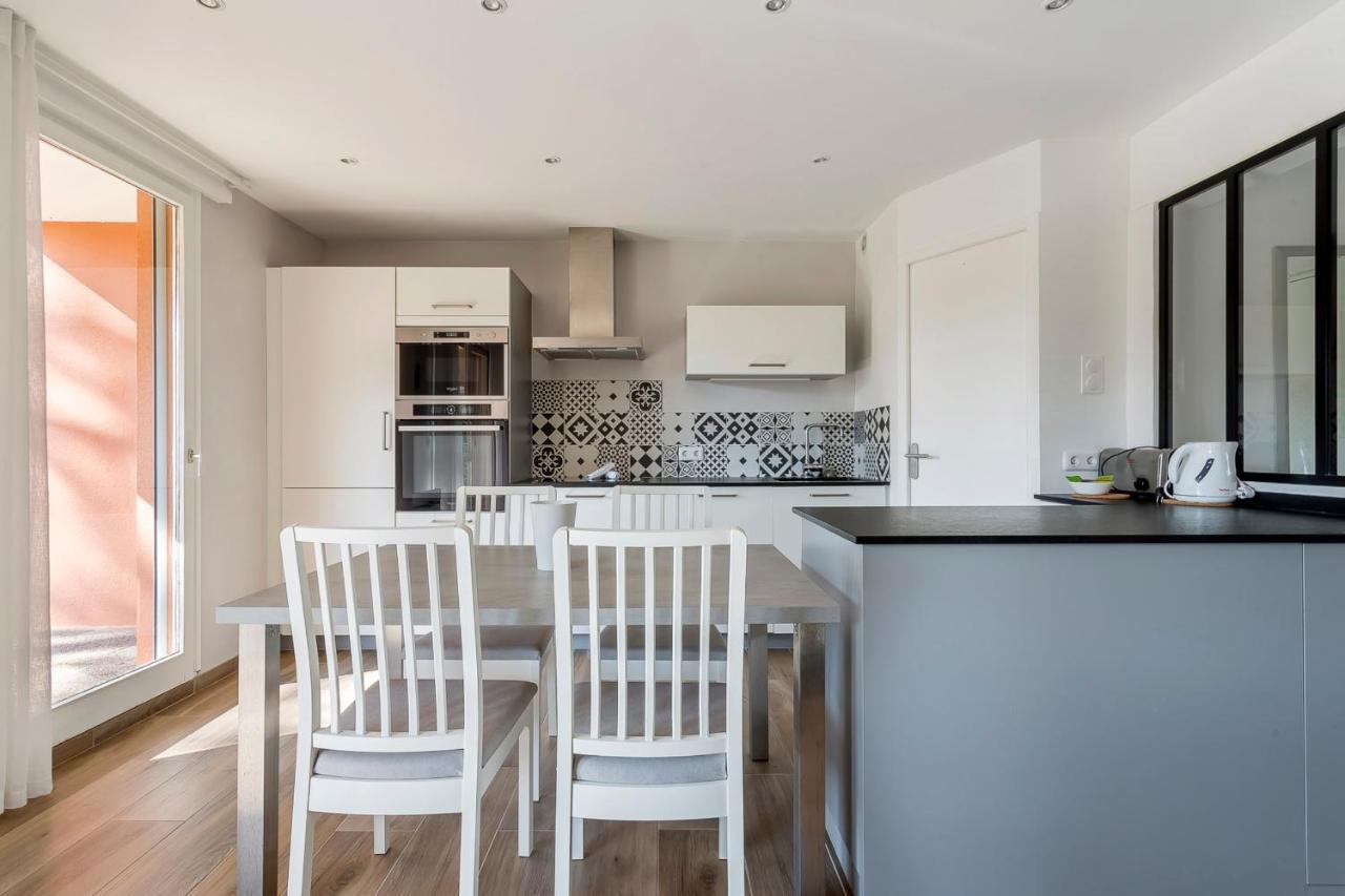 Suite Granges En Rez-De-Jardin Pour 4 Voyageurs Lyon Exterior photo